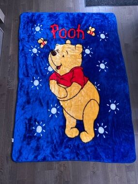 VNTG Disney Winnie the Pooh Plush Throw Blanket full sized 160x220 cm
